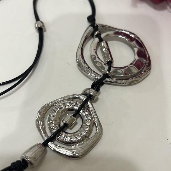 Chico’s Convertible MALIKA Silver & Black 17”  Necklace NEW - Picture 2 of 5